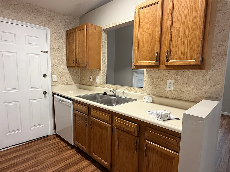 276 Pleasant Pointe Dr — Photo 4