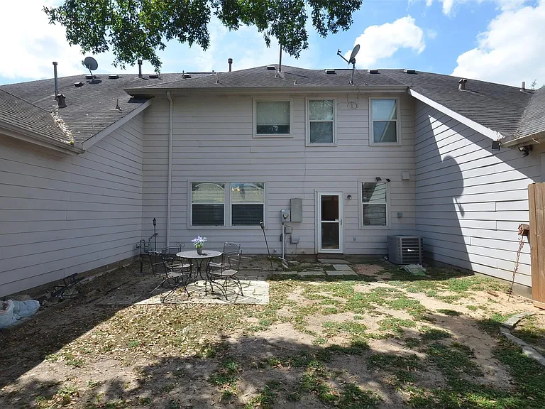 2911 Meadowglen Cv — Photo 48