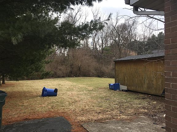 3rd image of 1842 Chatsworth Dr