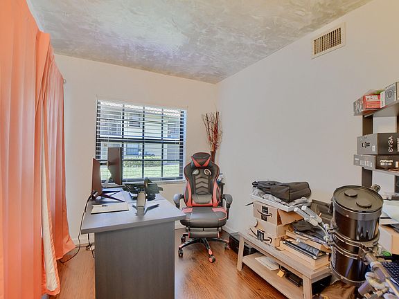 5th image of 2601 Congressional Way