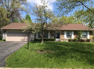 650 Meadowbrook Ln, Lake Zurich, IL