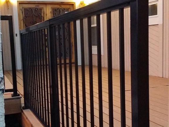 Deck to the main door