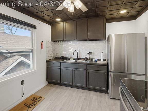 5th image of 17132 Greenlawn St