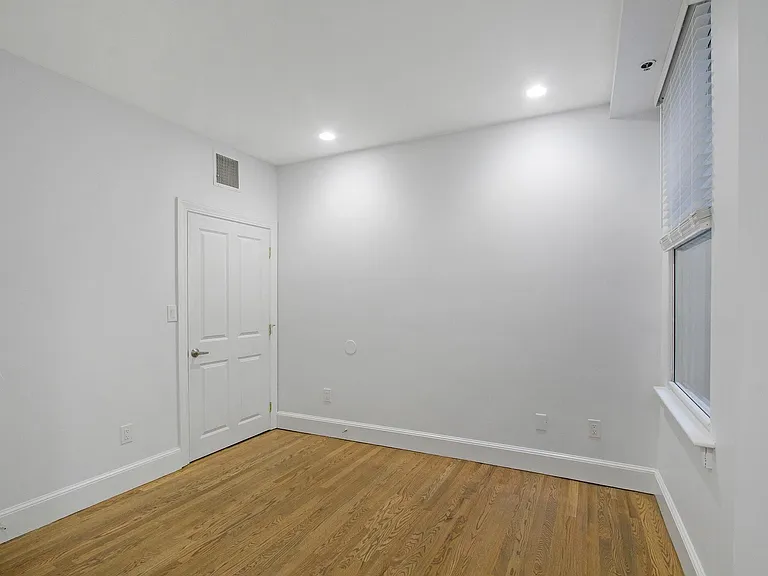 140 Boylston St #8 — Photo 13