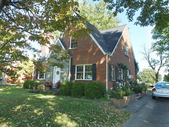 3rd image of 2220 Memorial Ct