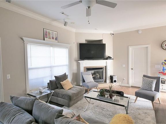 3rd image of 713 SW Sterling Pl