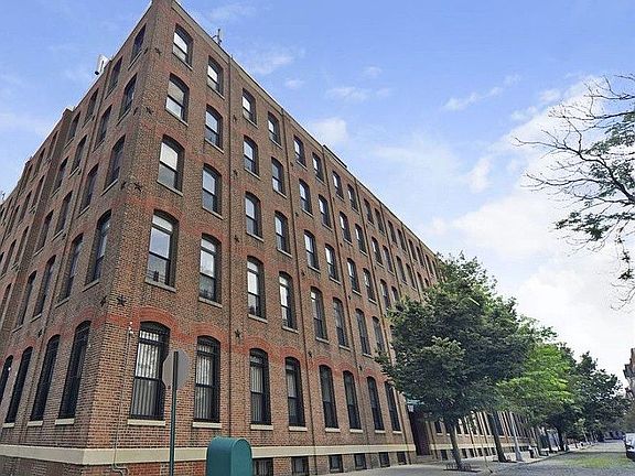 5th image of 1 Tiffany Pl APT 1G
