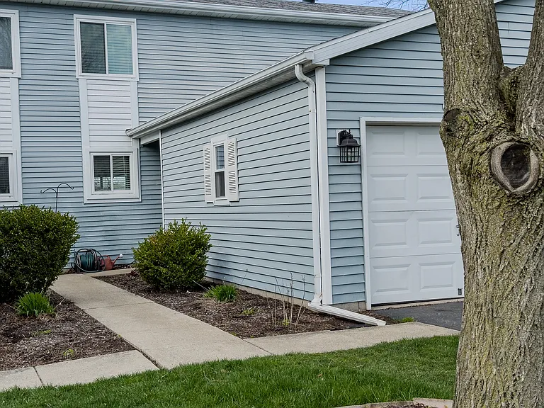 6104 Red Oak Dr #3 — Photo 2