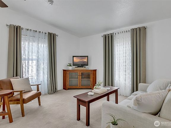 5th image of 9923 189th Street E
