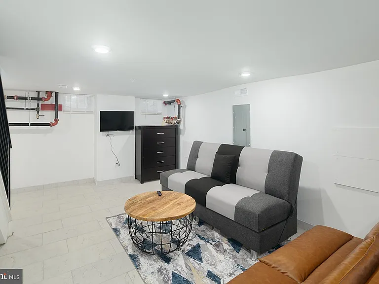 3127 Richmond St #1 — Photo 11
