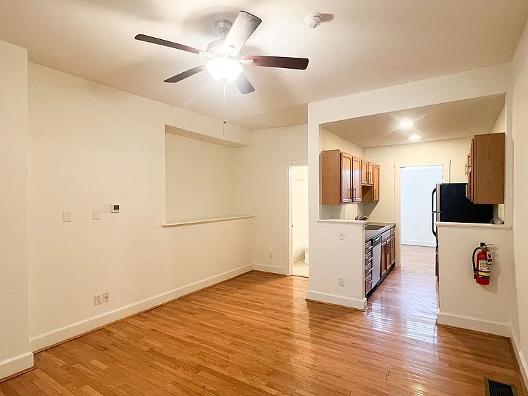 1404-06 Walnut — Photo 4