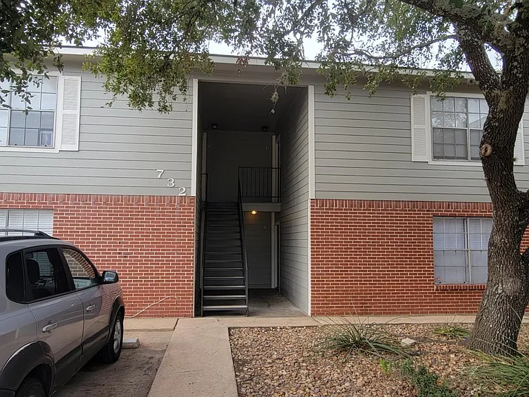 734 Meadow Ln — Photo 13