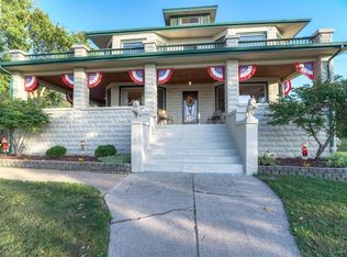 8611 Archer Ave, Willow Springs, IL 60480