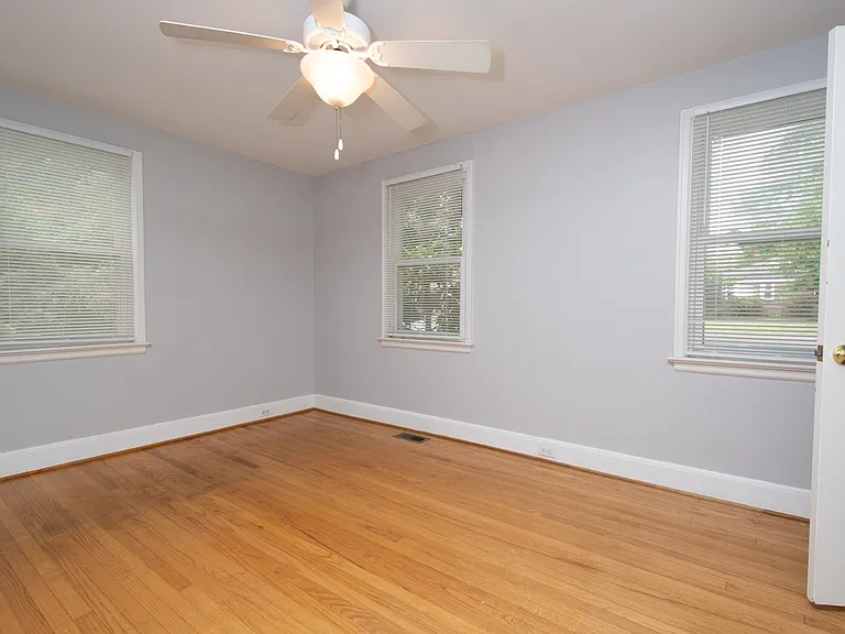 724 Pembroke Ave — Photo 10