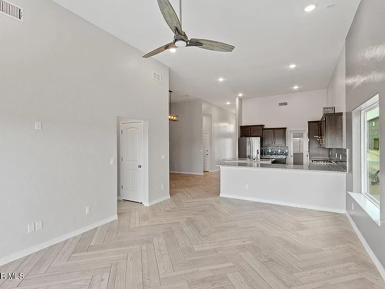913 Louisiana Downs Ave — Photo 2