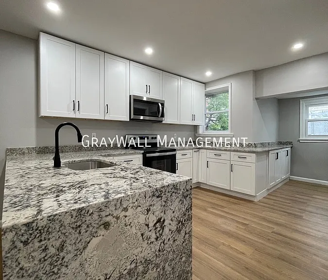 1916 73rd Ave — Photo 1