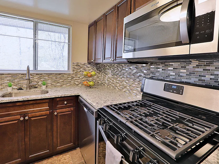Princeton Estates Apartment Homes — Photo 2