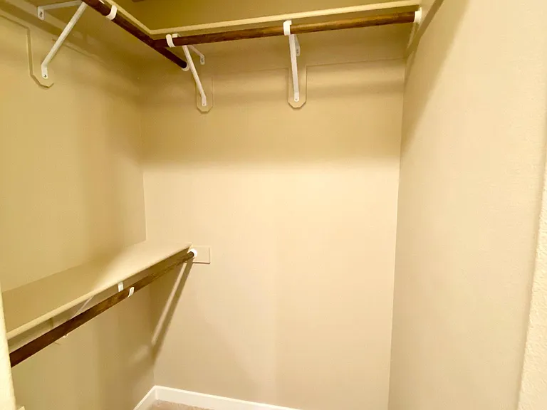 4467 SW Salmon Pl — Photo 9