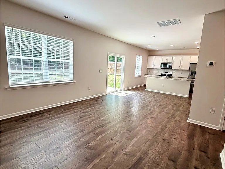 305 Robert Pl — Photo 12