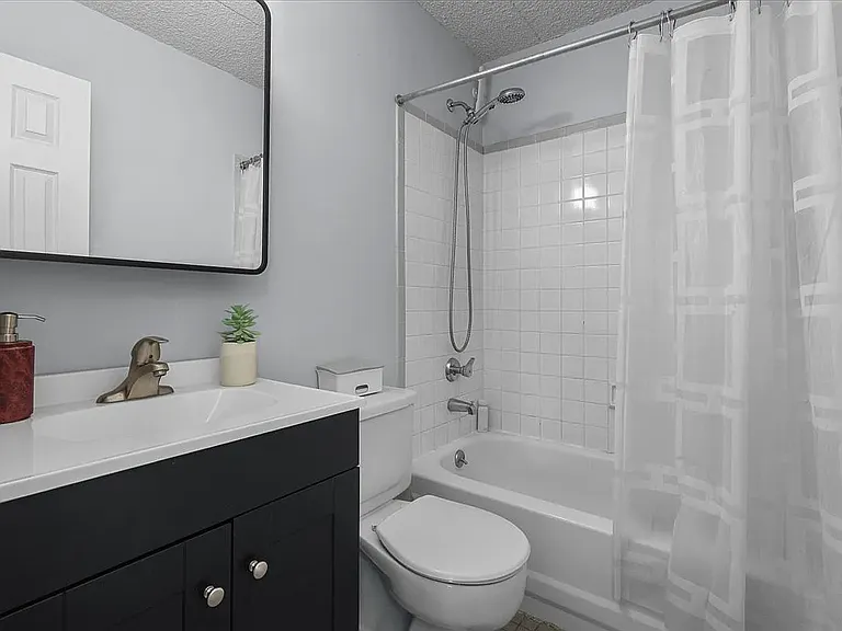 3220 Fairfield Ave #4D — Photo 9