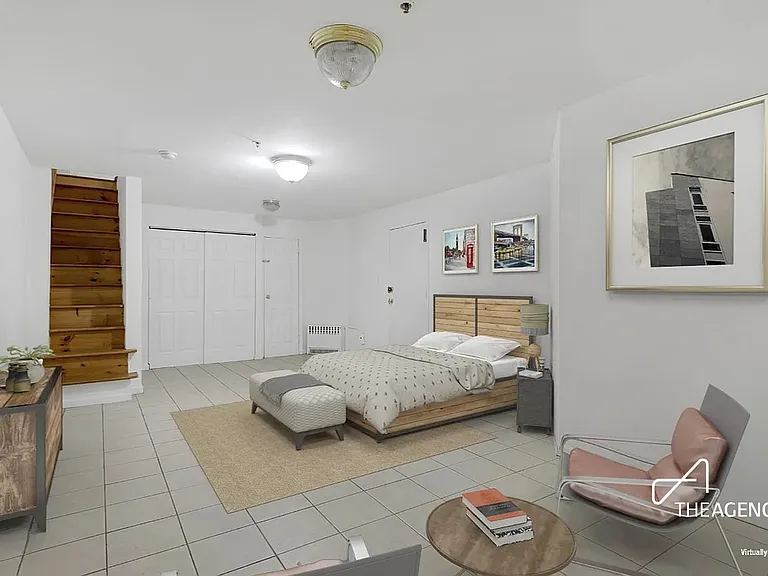 242 W 21st St #A — Photo 3