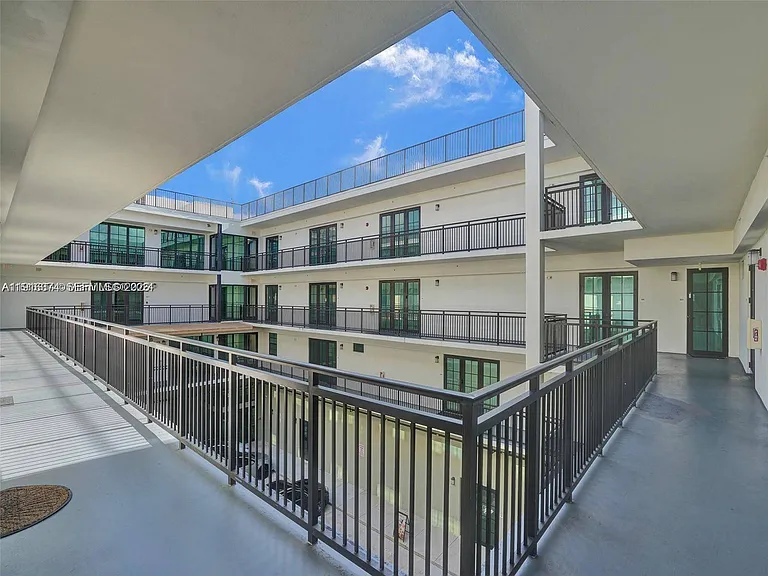 4100 SW 64th Ave — Photo 16