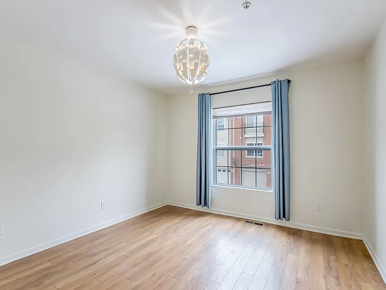 120 W Oakbrook Dr — Photo 23