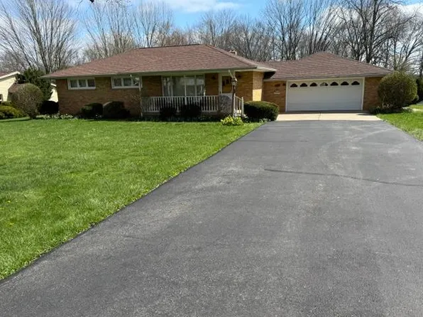 864 Valley View Dr, Brookfield, OH 44403