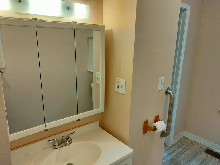 2817 Charlotte St #1 — Photo 21