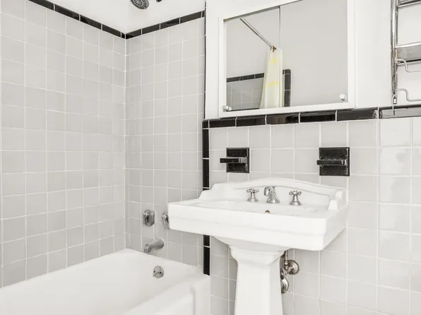 310 East 49th Street image 7 of 9