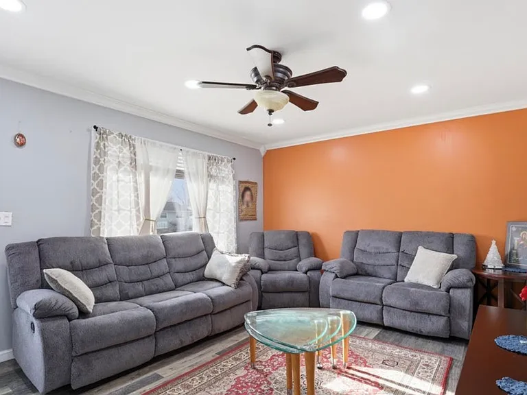 28 Bucknell Dr — Photo 2