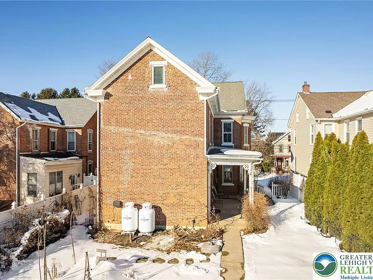 240 Franklin St #2 — Photo 22