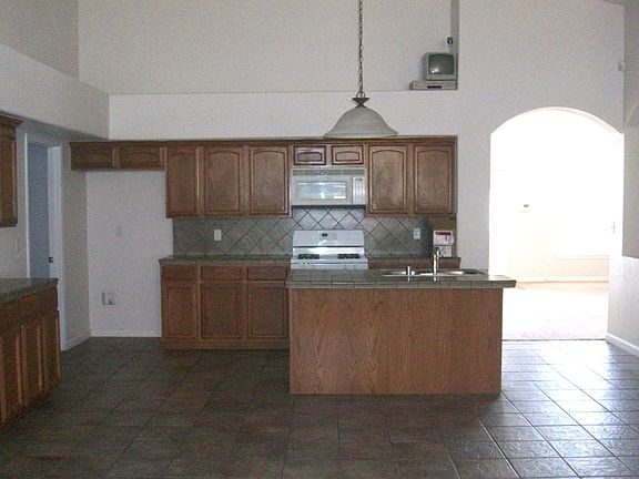 4th image of 700 La Florida Dr