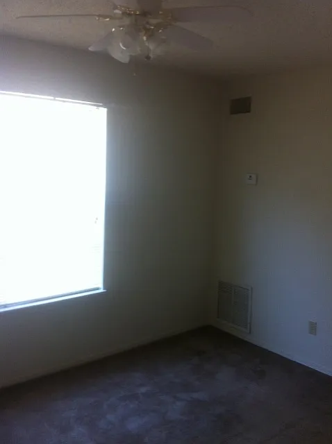 Twin Oak Apartments — Photo 3