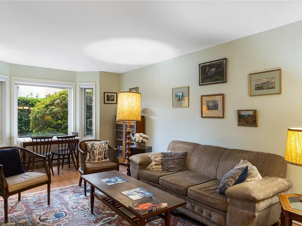 320 Selby St #102, Nanaimo, BC V9R 2R5