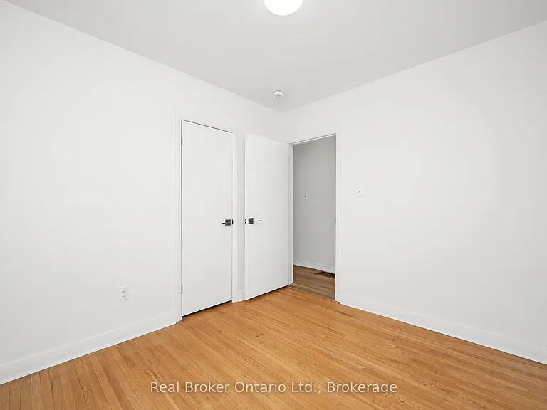 39 Westminster Ave #UPPER — Photo 14