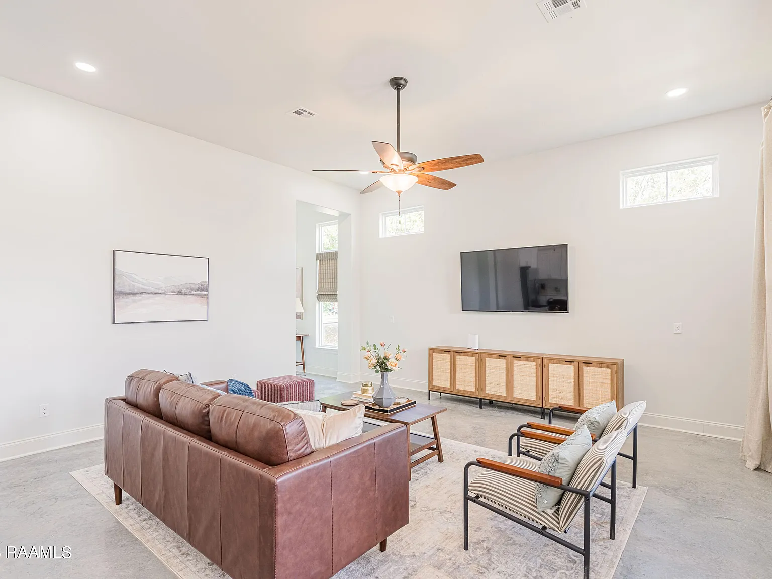 4 bed, 2017 sqft, $4,000 — Photo 2