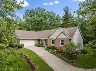 2134 Copper Cove Dr, Pinckney, MI 48169