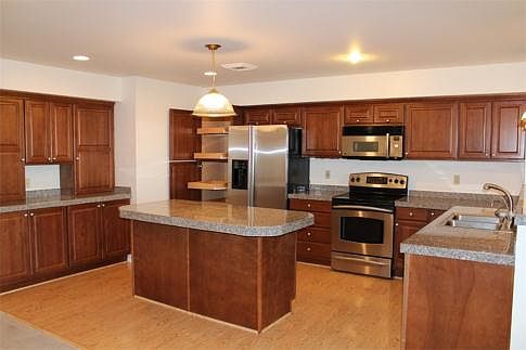 3rd image of 3201 Pacific Ave Unit 1002