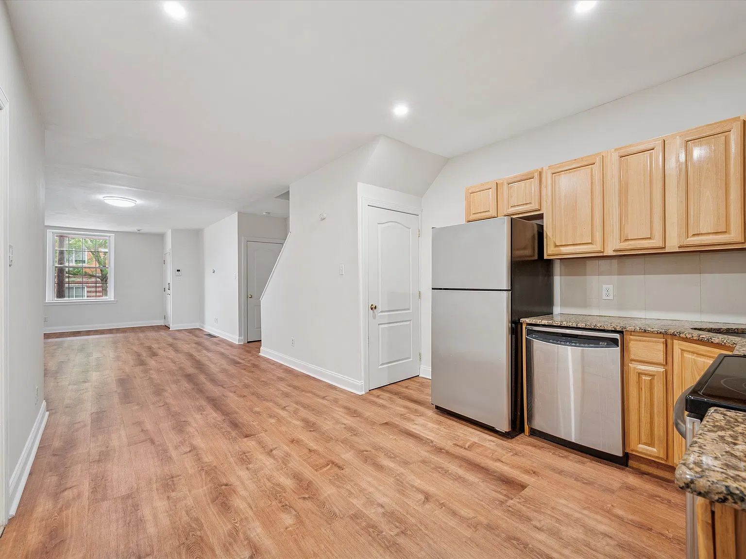4 bed, 1650 sqft, $2,500 — Photo 4