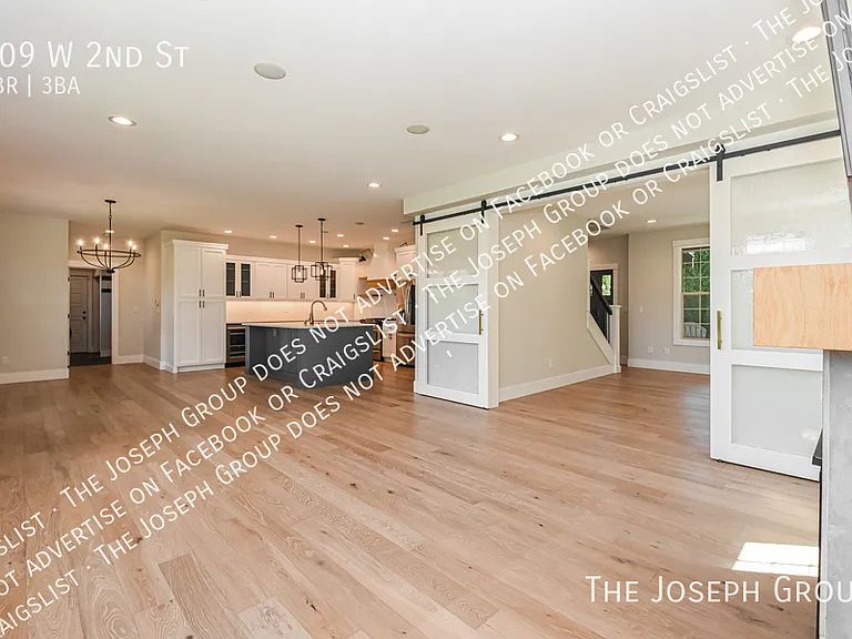 109 W 2nd St — Photo 4