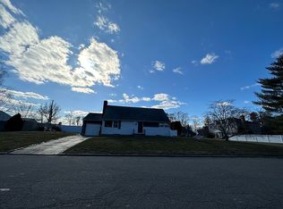 2 Sherman Rd, Glen Cove, NY 11542