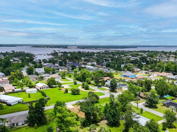 805 W 6th St, Lynn Haven, FL 32444