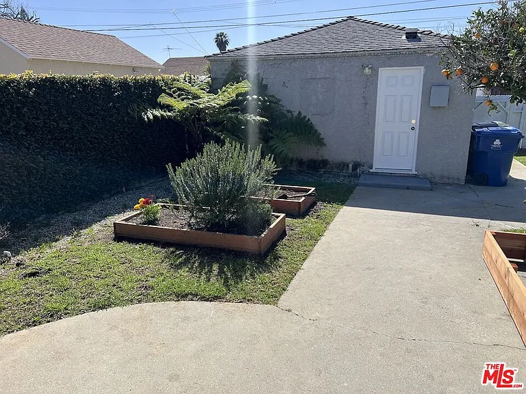2929 Westwood Blvd — Photo 13