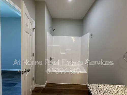 191 W Oaklawn St Photo 1