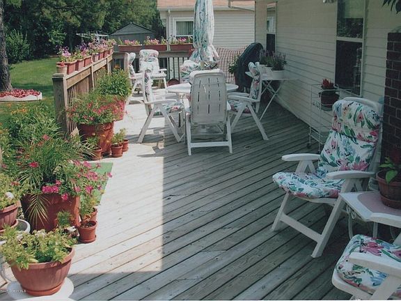 5th image of 22 Chateux Ln