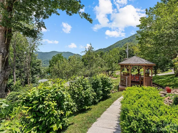 30 Hillcrest Rd, Maggie Valley, NC 28751