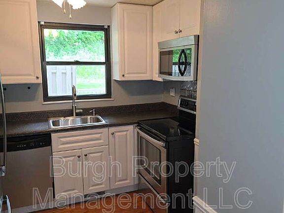 2nd image of 3135 Laurel Ridge Cir