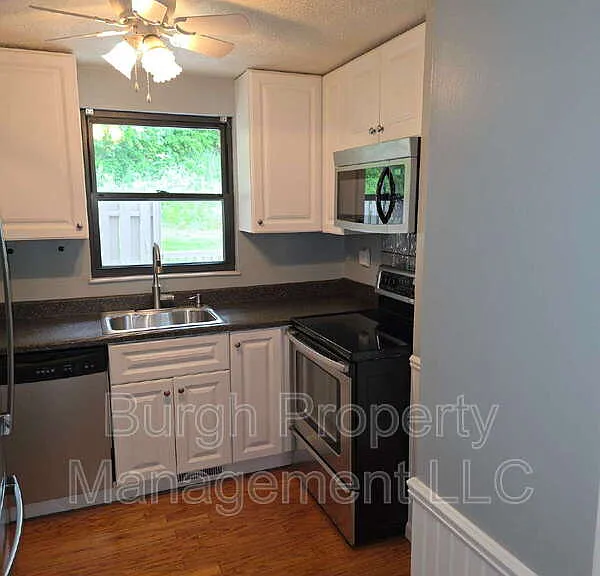 3135 Laurel Ridge Cir — Photo 2