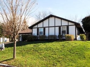 2303 Oxbridge Ct, Waukesha, WI 53188